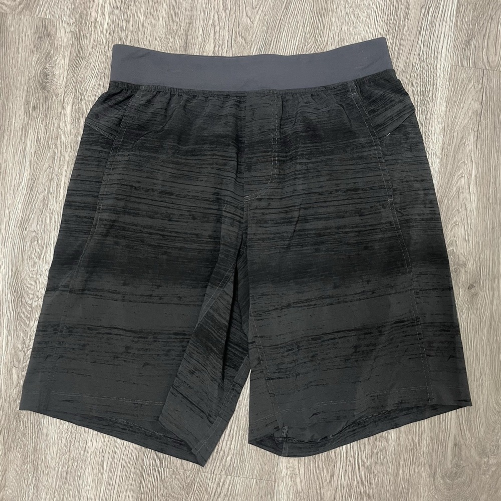 Lululemon Shorts Men's Large Black T.H.E. Linerless 10" Inseam Performance Gym